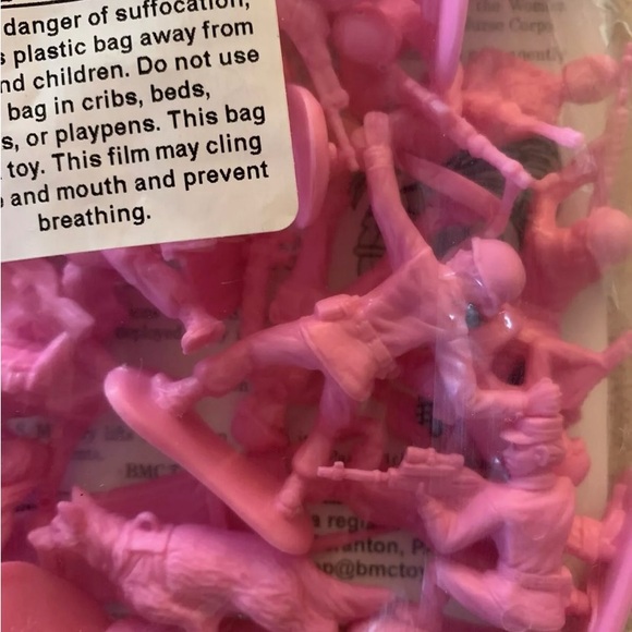 BMC  "1/32 Army Women (Bubblegum Pink)" 36pc Toy Soldiers - Picture 3 of 3